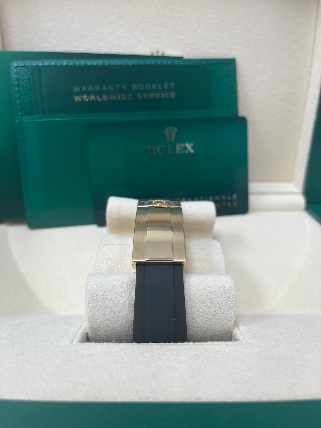Yacht-Master 42 Yellow Gold 42 - Oysterflex Strap
