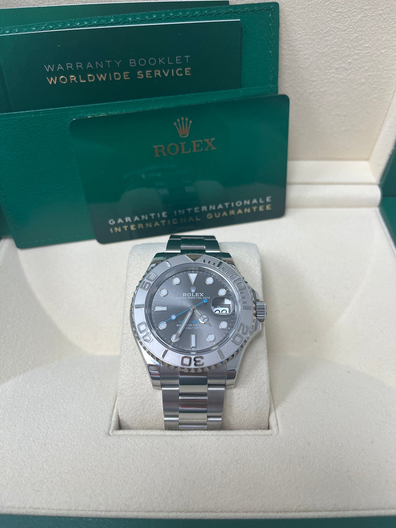 Yacht-Master 40mm Platinum & Stainless Steel - Dark Rhodium Dial